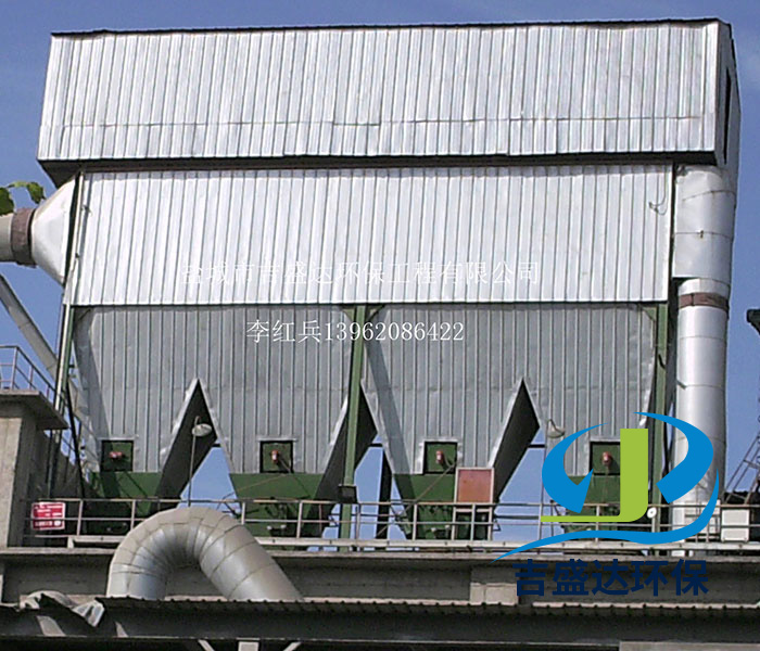 甘肅大型除塵器安裝現(xiàn)場(chǎng)